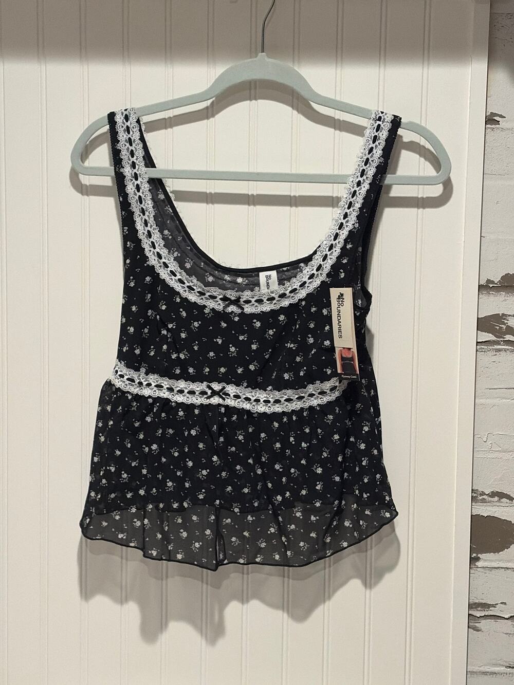 No Boundaries flyaway black and white lace trim cami tank top large NWT